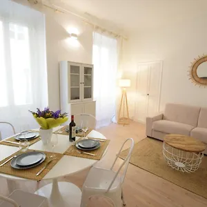 https://barillerie-cozy-loft-old-nice-sea-front-saleya-massena.fr-provencehotel.com